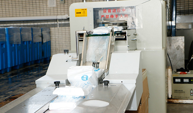 廠(chǎng)家擁有干冰塊裝4臺(tái) 廠(chǎng)家擁有干冰塊裝4臺(tái)