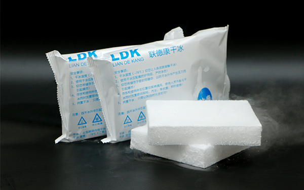 生物科技?jí)K狀干冰